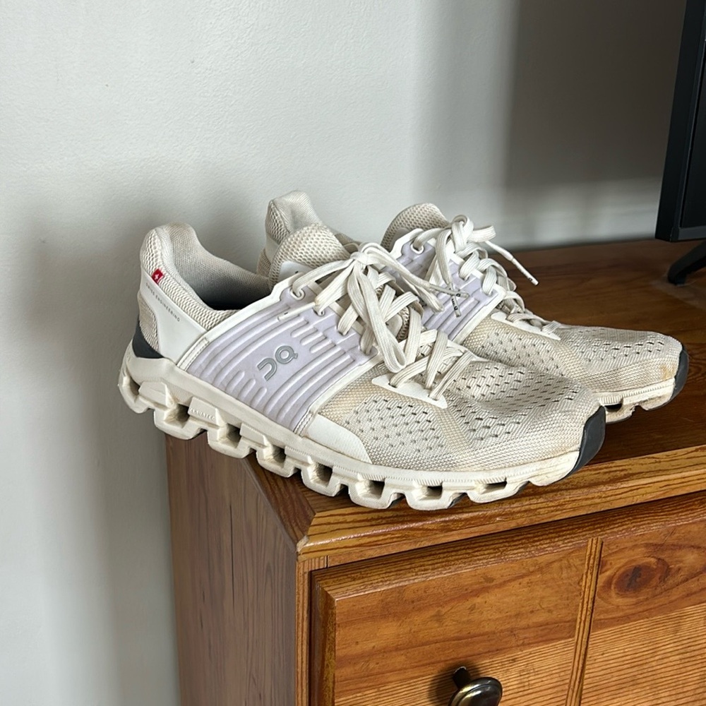 On Cloud Womens running shoes